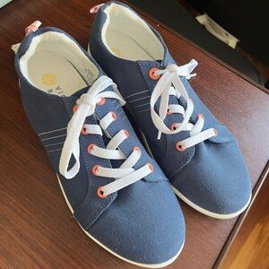 Vionic Beach Navy Sneakers